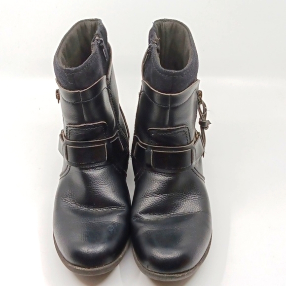Clarks Black Ankle Boots W/ Dual Zipper Design - Picture 7 of 13